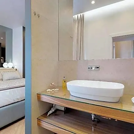 Luxury Fortuna 2 **** Апартаменти